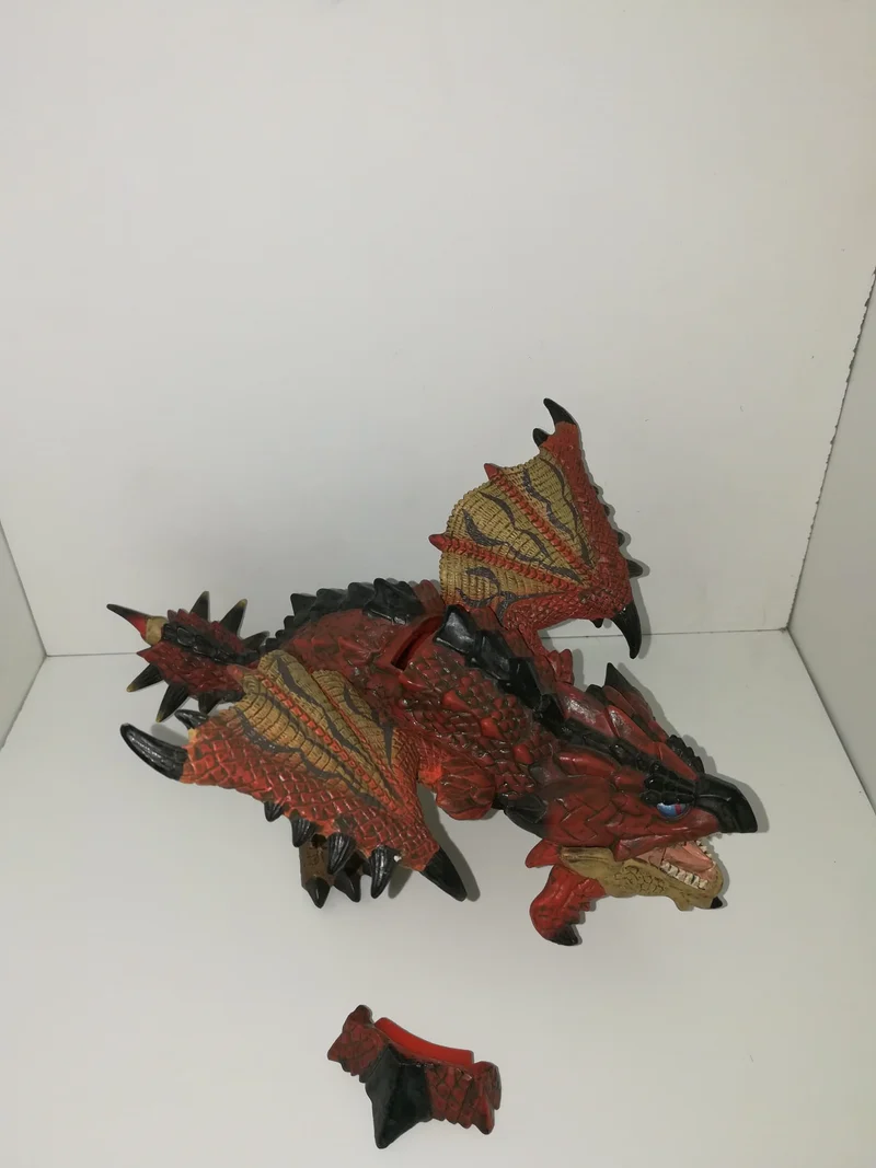 MONSTER HUNTER (15X25cm)SALVADANAIO nuovo senza scatola