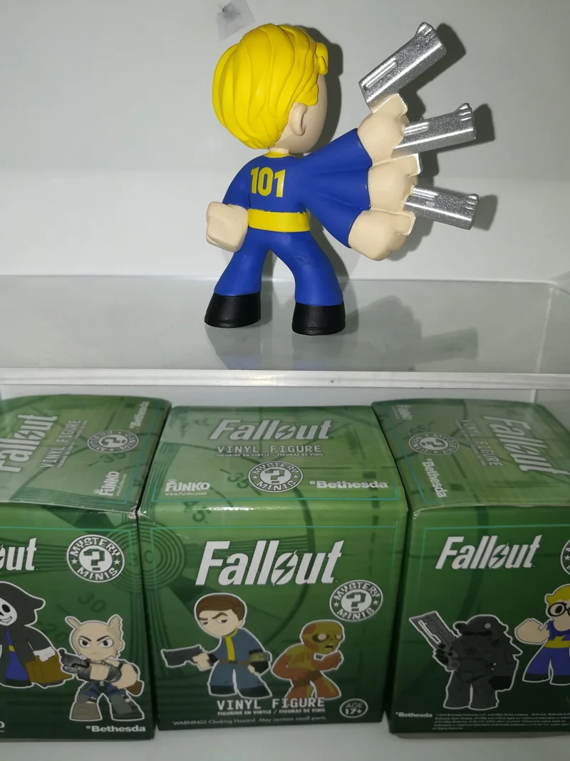 FALLOUT FIGURE (8cm)