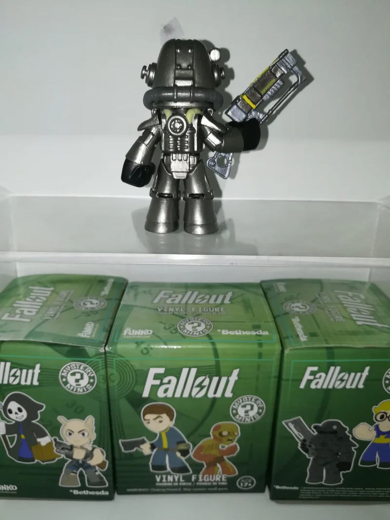 FALLOUT FIGURE (8cm)