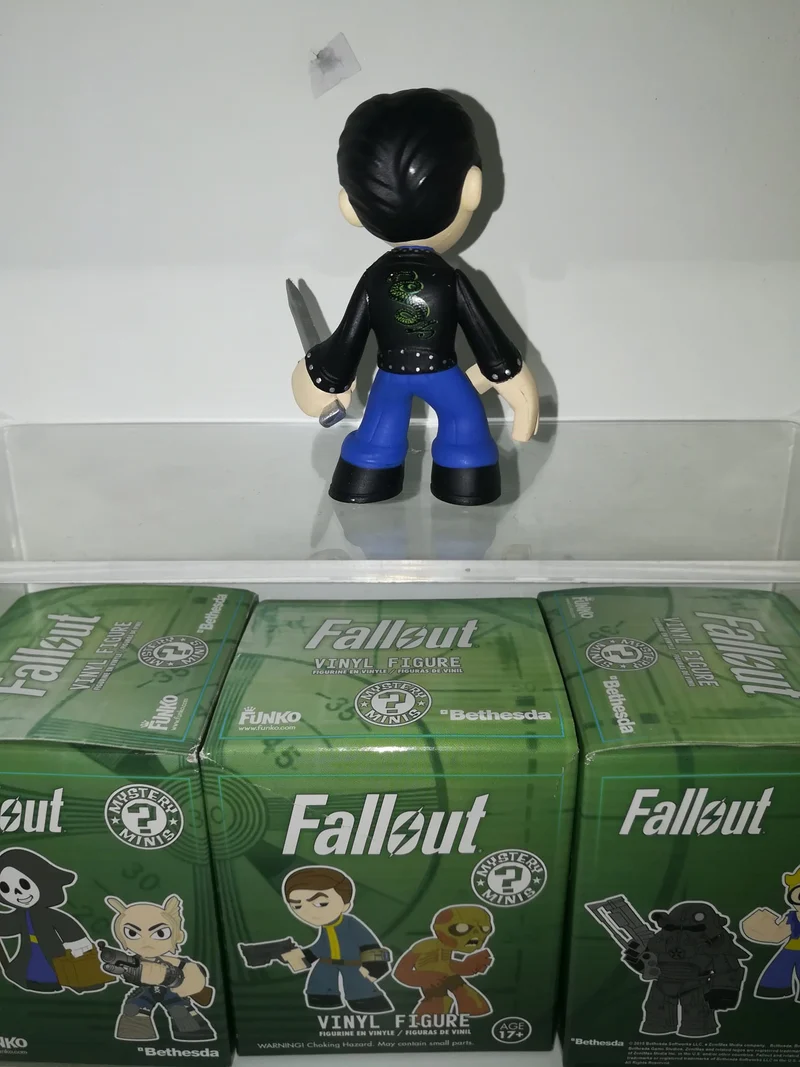 FALLOUT FIGURE (8cm)