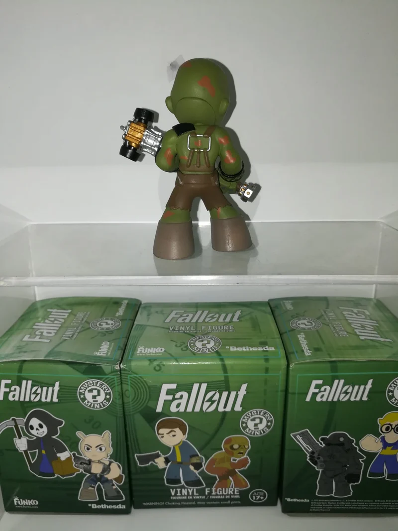 FALLOUT FIGURE (8cm)