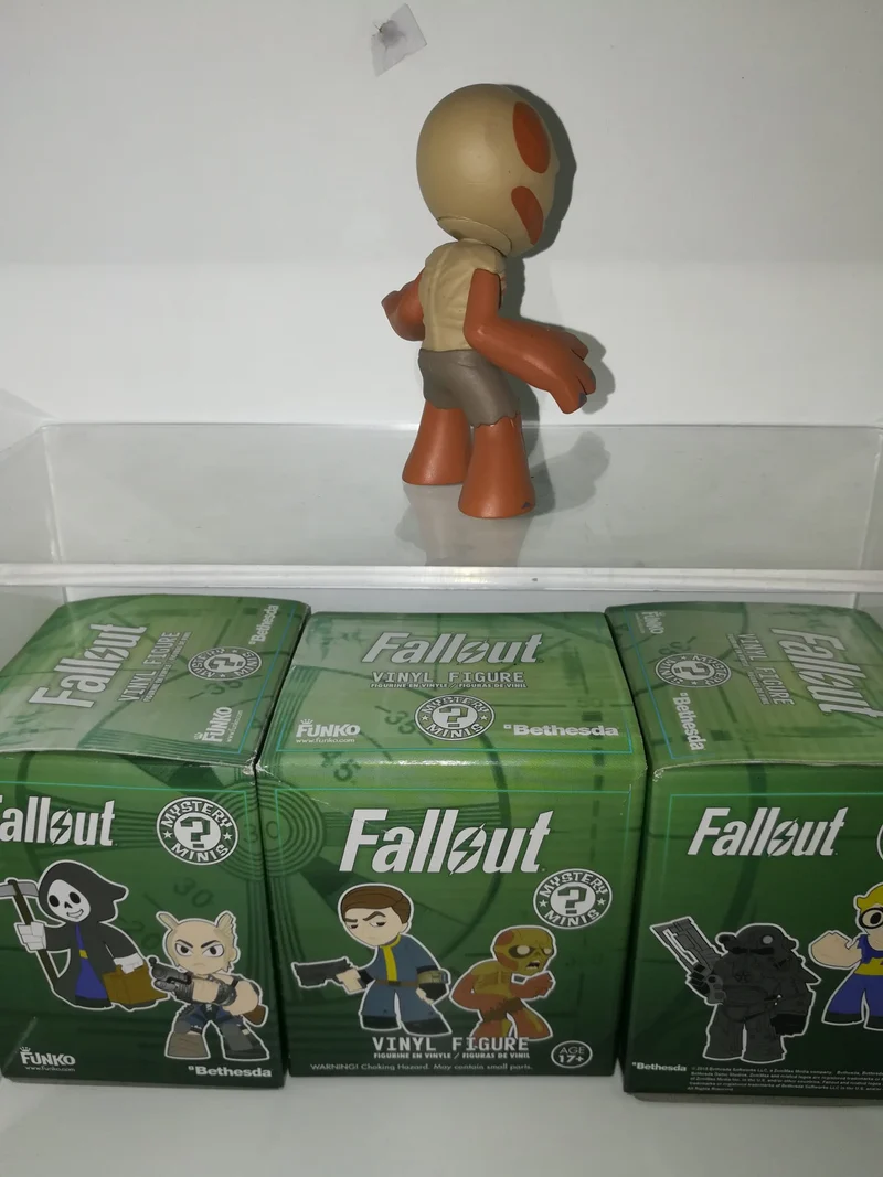 FALLOUT FIGURE (8cm)