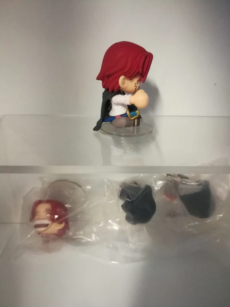 ONE PIECE SHANKS IL ROSSO (6cm) CON MOVIMENTI