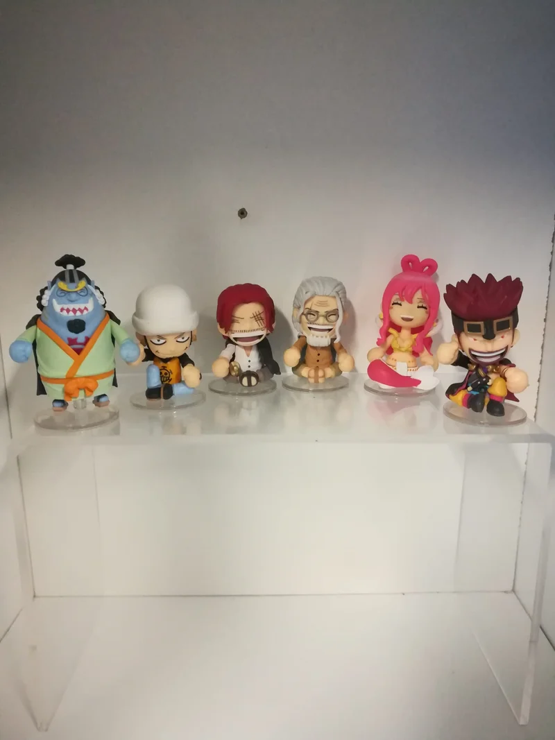 ONE PIECE JINBEI (6cm)CON MOVIMENTI