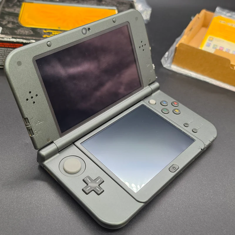 CIB "New" Nintendo 3DS XL Hyrule Edition (B)