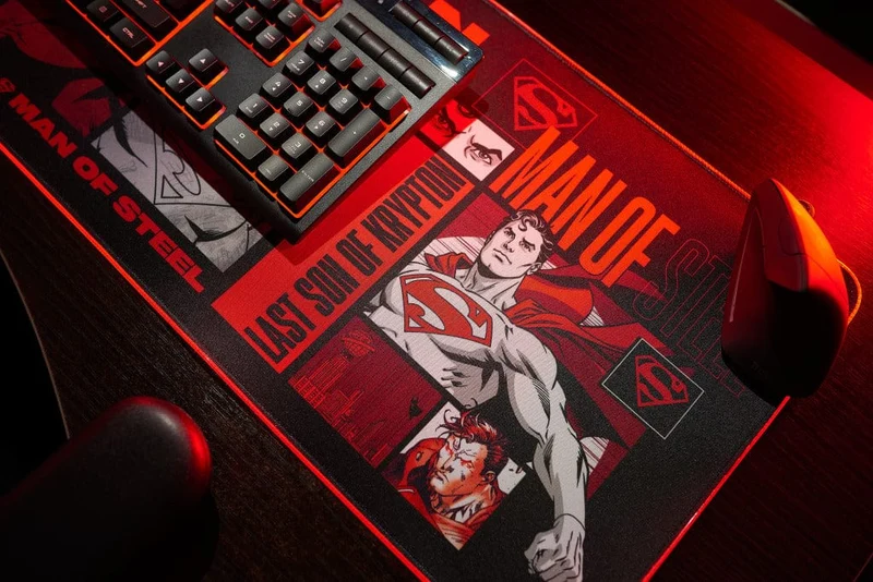 Superman - Tappetino da gioco oversize e caricabatterie per cellulare-PRE-ORDER