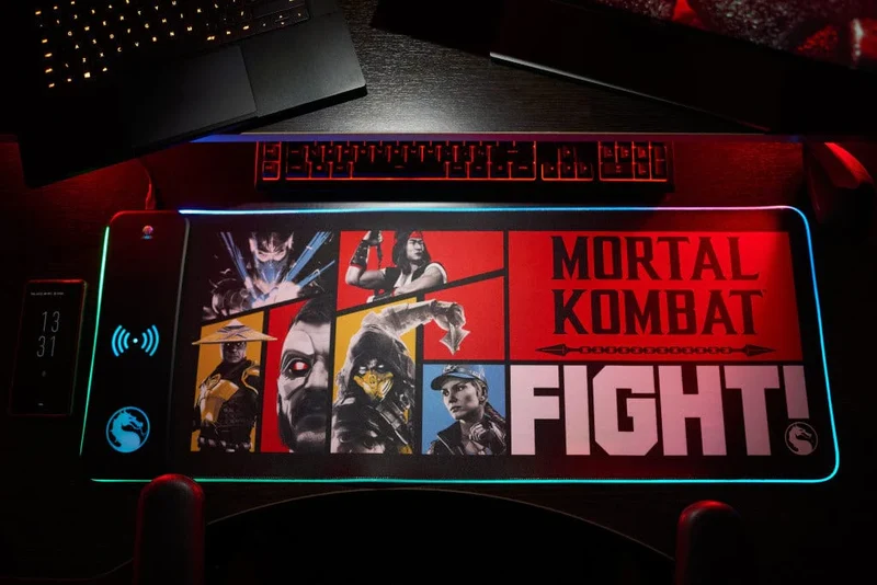 Mortal Kombat - Tappetino da gioco oversize e caricabatterie per cellulare-PRE-ORDER