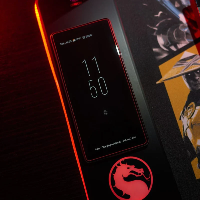 Mortal Kombat - Tappetino da gioco oversize e caricabatterie per cellulare-PRE-ORDER