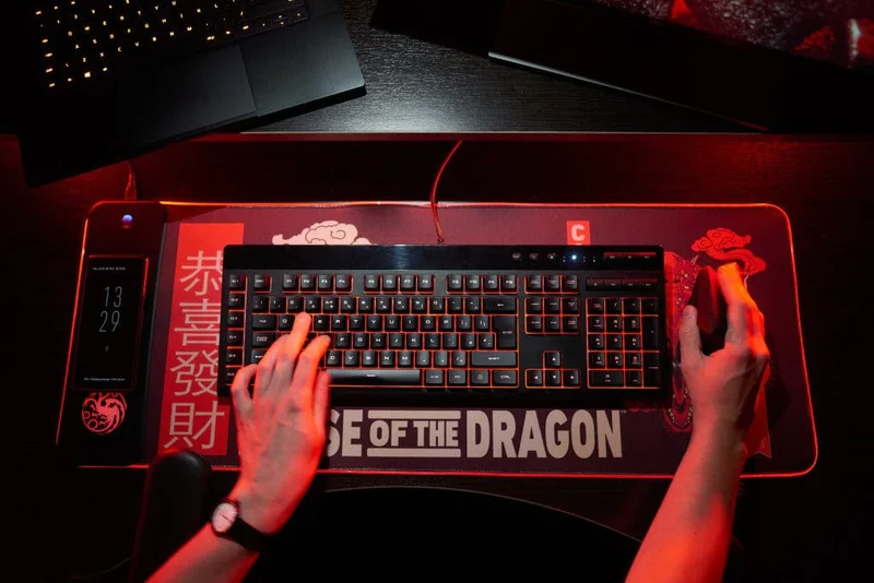 House of Dragons - Tappetino da gioco oversize e caricabatterie per cellulare-PRE-ORDER