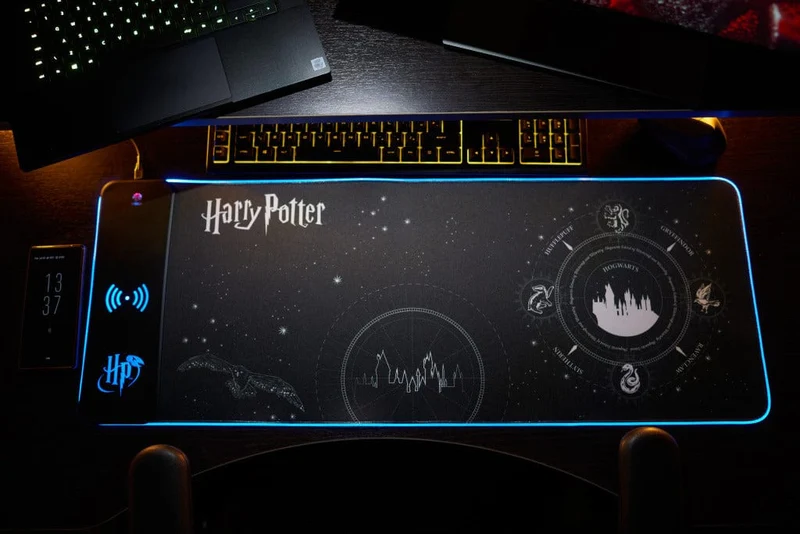 Harry Potter - Tappetino da gioco oversize e caricabatterie per cellulare PRE-ORDER