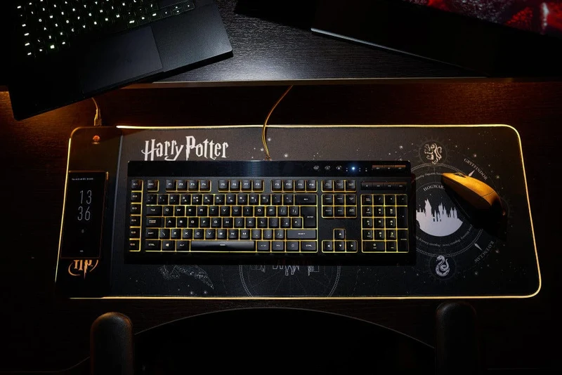 Harry Potter - Tappetino da gioco oversize e caricabatterie per cellulare PRE-ORDER