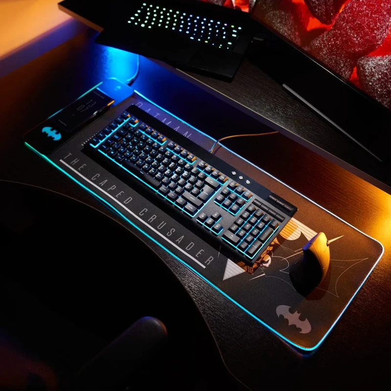 Batman - Tappetino da gioco oversize e caricabatterie per cellulare-PRE-ORDER