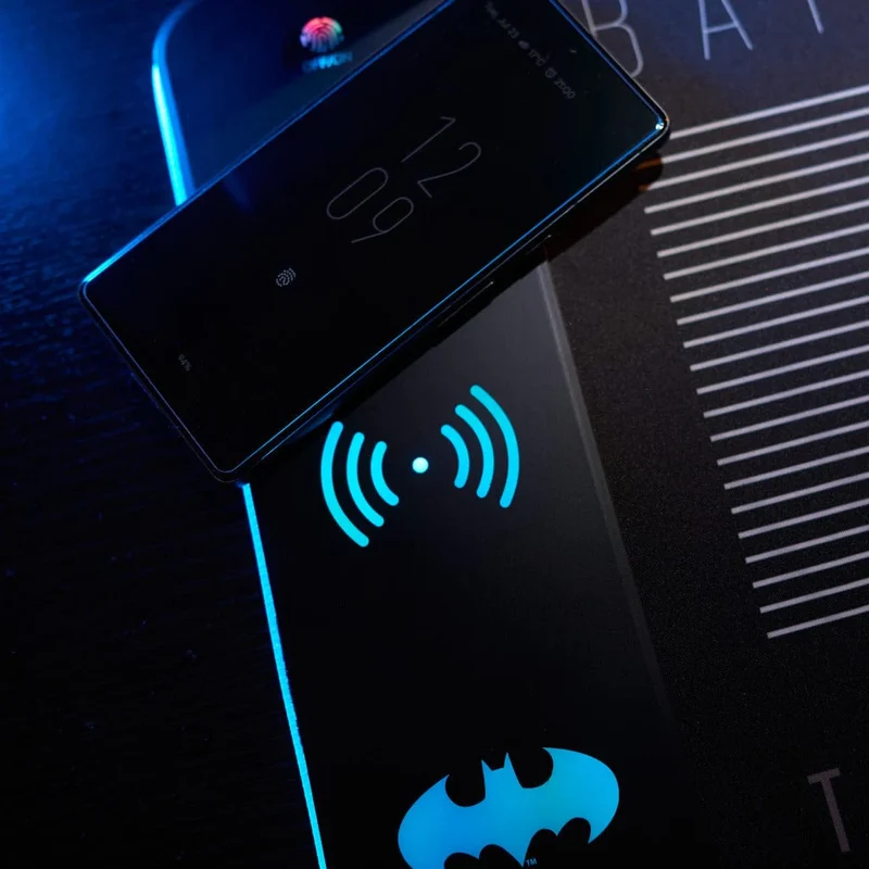 Batman - Tappetino da gioco oversize e caricabatterie per cellulare-PRE-ORDER
