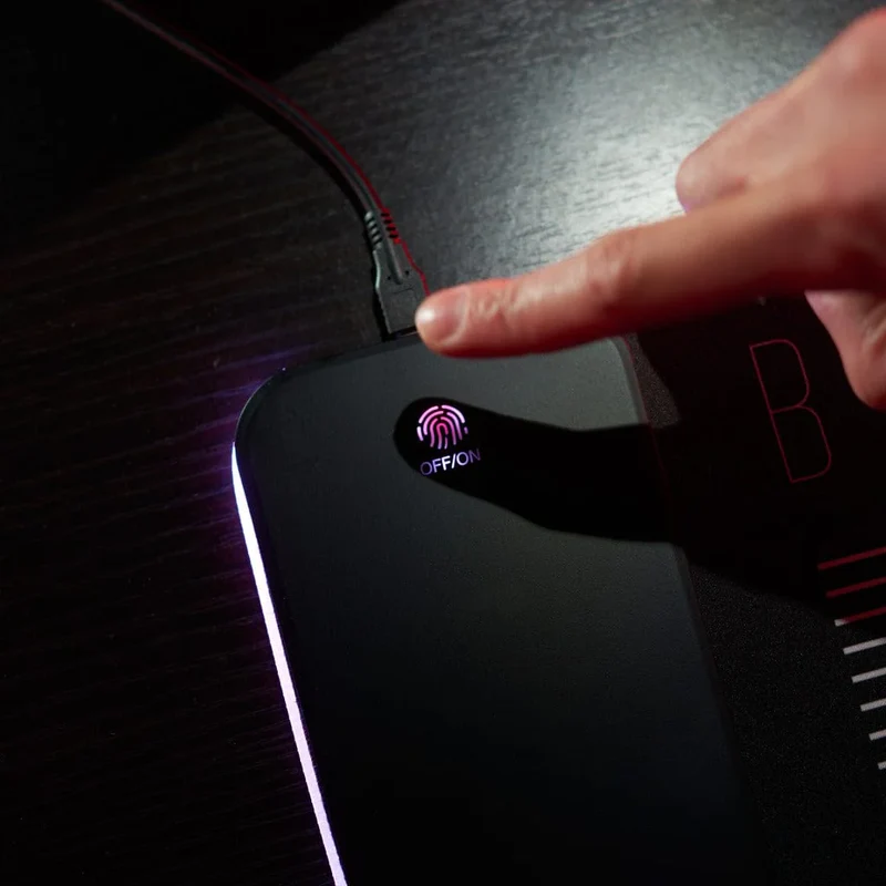 Batman - Tappetino da gioco oversize e caricabatterie per cellulare-PRE-ORDER