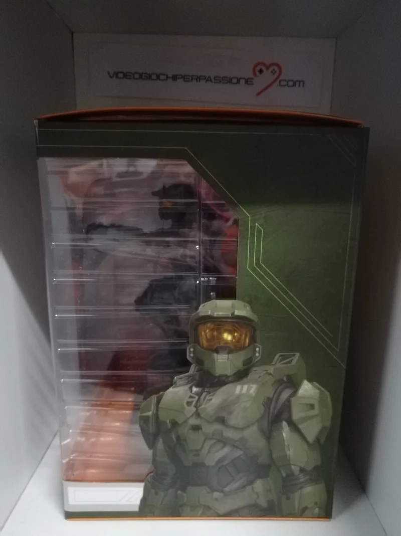 Halo Infinite PVC Statue Master Chief & Grappleshot 26 cm