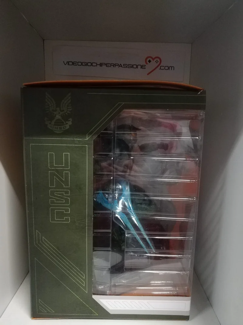 Halo Infinite PVC Statue Master Chief & Grappleshot 26 cm
