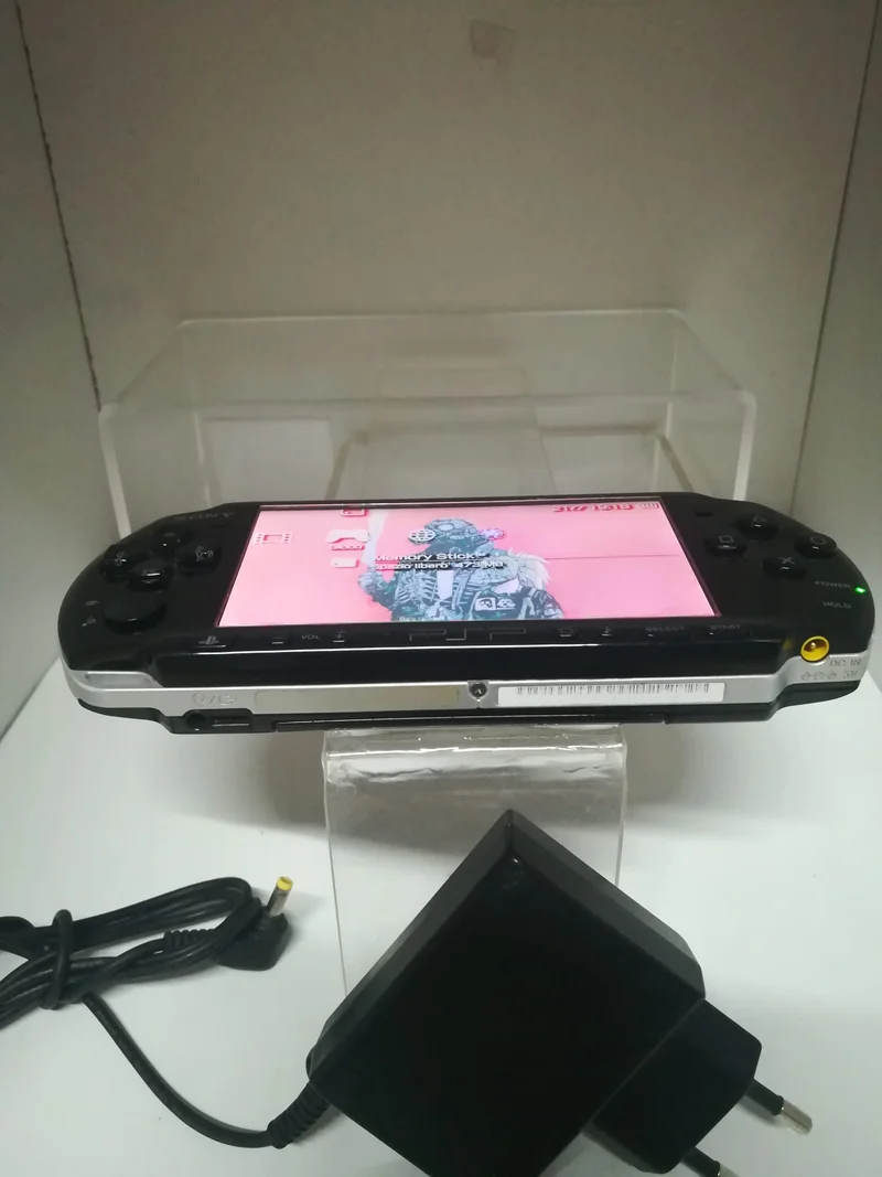 PSP console MOD. 3004 (usato garantito senza scatola )