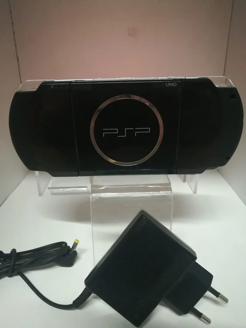 PSP console MOD. 3004 (usato garantito senza scatola )
