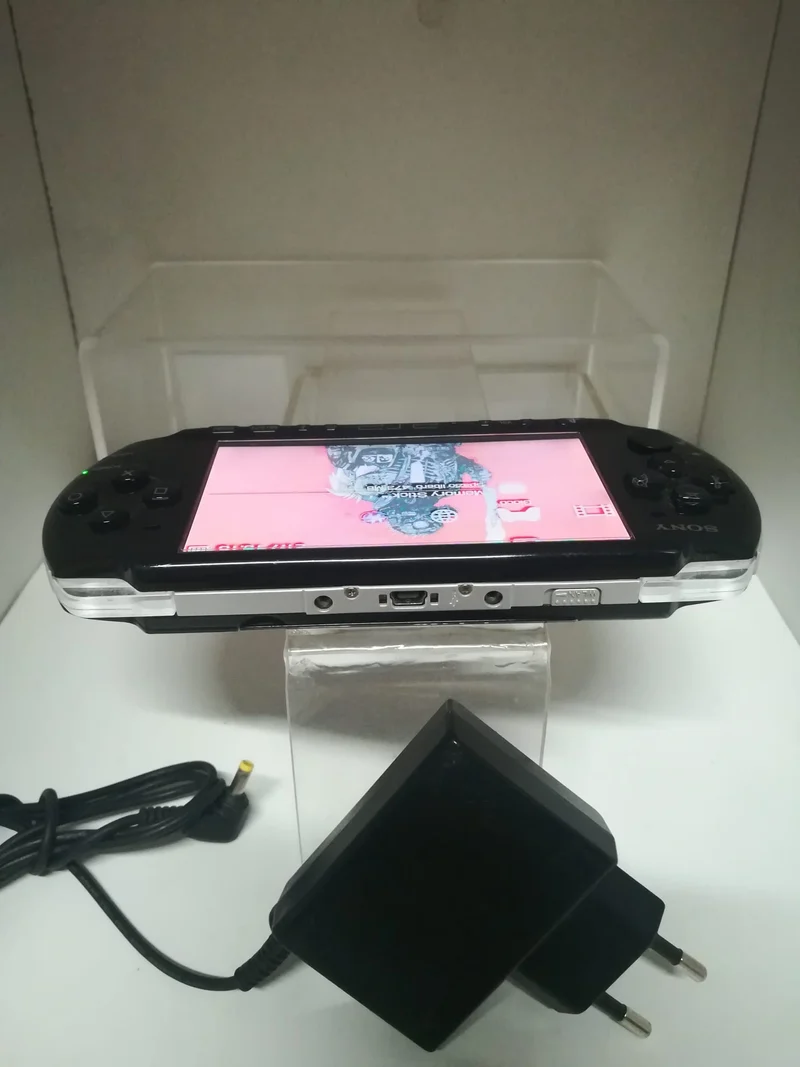 PSP console MOD. 3004 (usato garantito senza scatola )