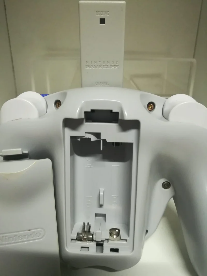 NINTENDO GAMECUBE CONTROLLER WIRELESS ORIGINALE (usato senza scatola)