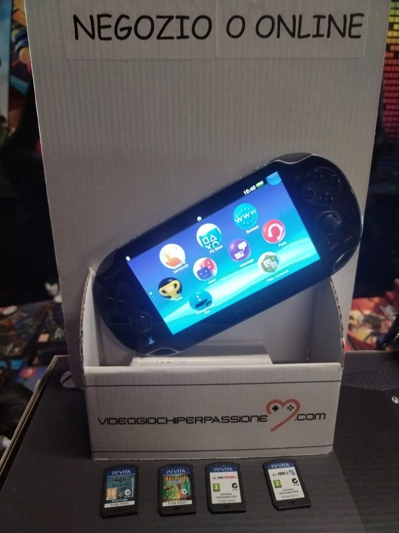 Sony PS Vita + Custodia e 4 Giochi - USATO GARANTITO