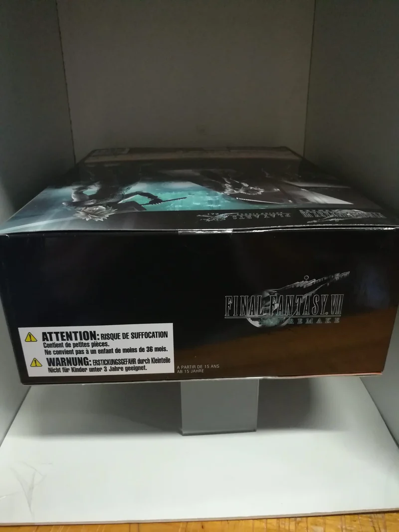 FINAL FANTASY VII REMAKE FIGURE CLOUD