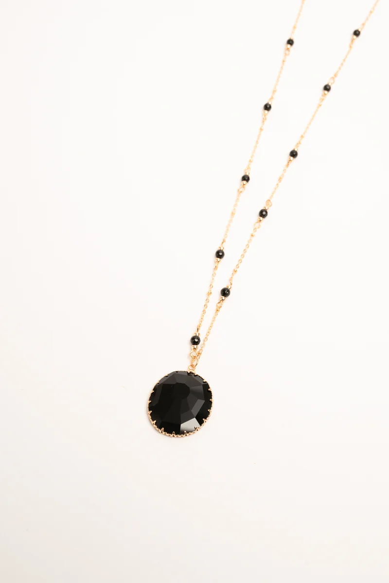 Collana con pendente rotondo nero