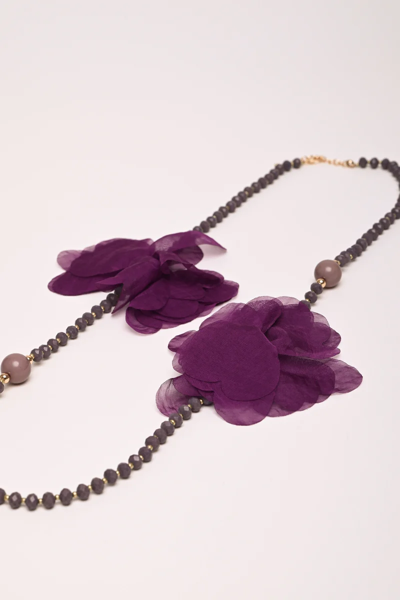 Collana con perline e fiori 3D