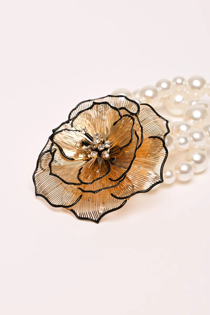 Bracciale con perle e fiore 3D