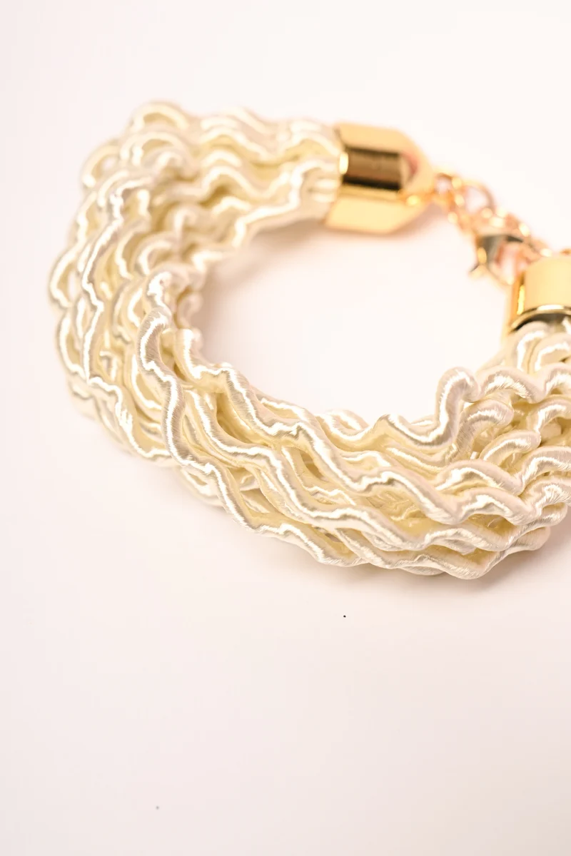 Bracciale con fili ondulati