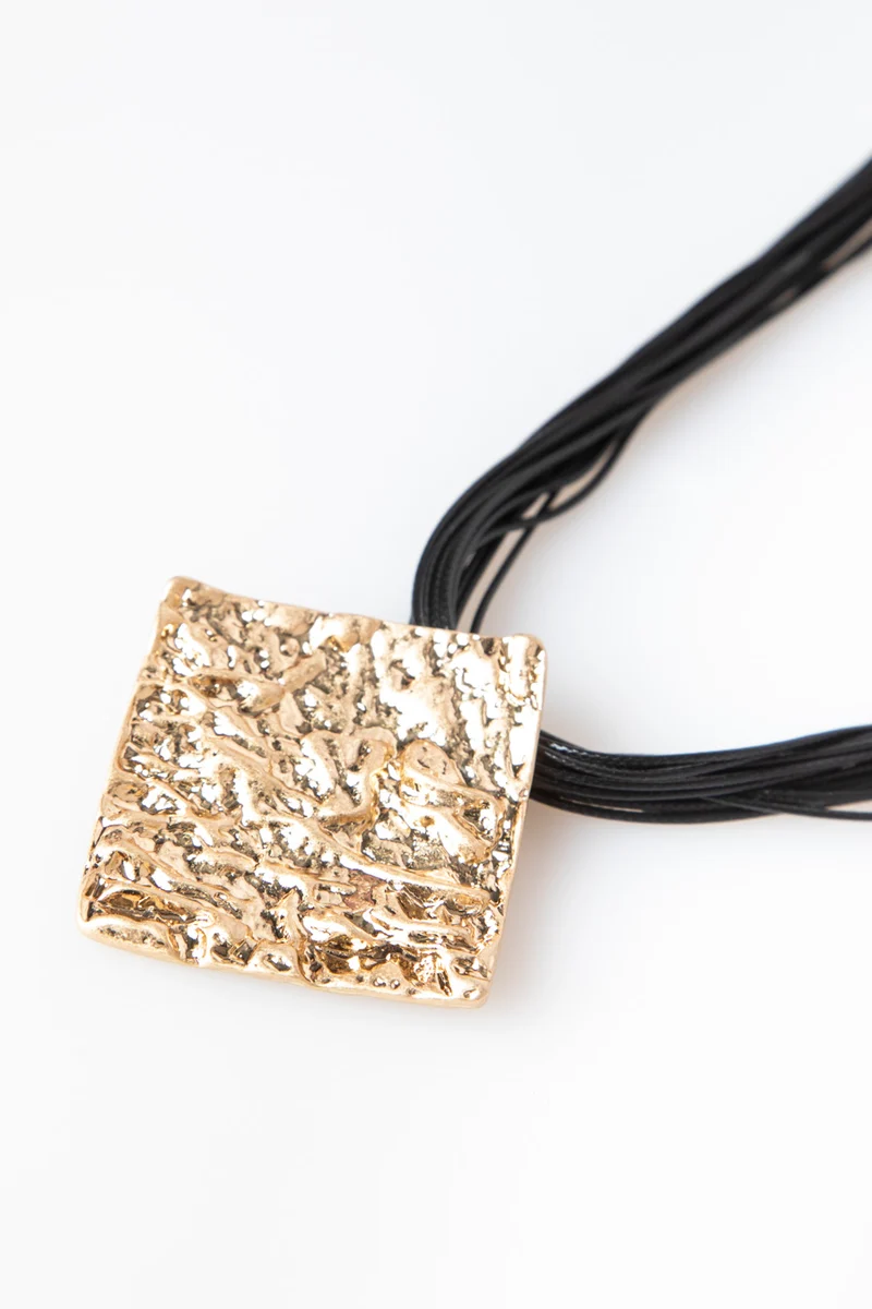 Set collana + orecchini con decorazioni quadrate