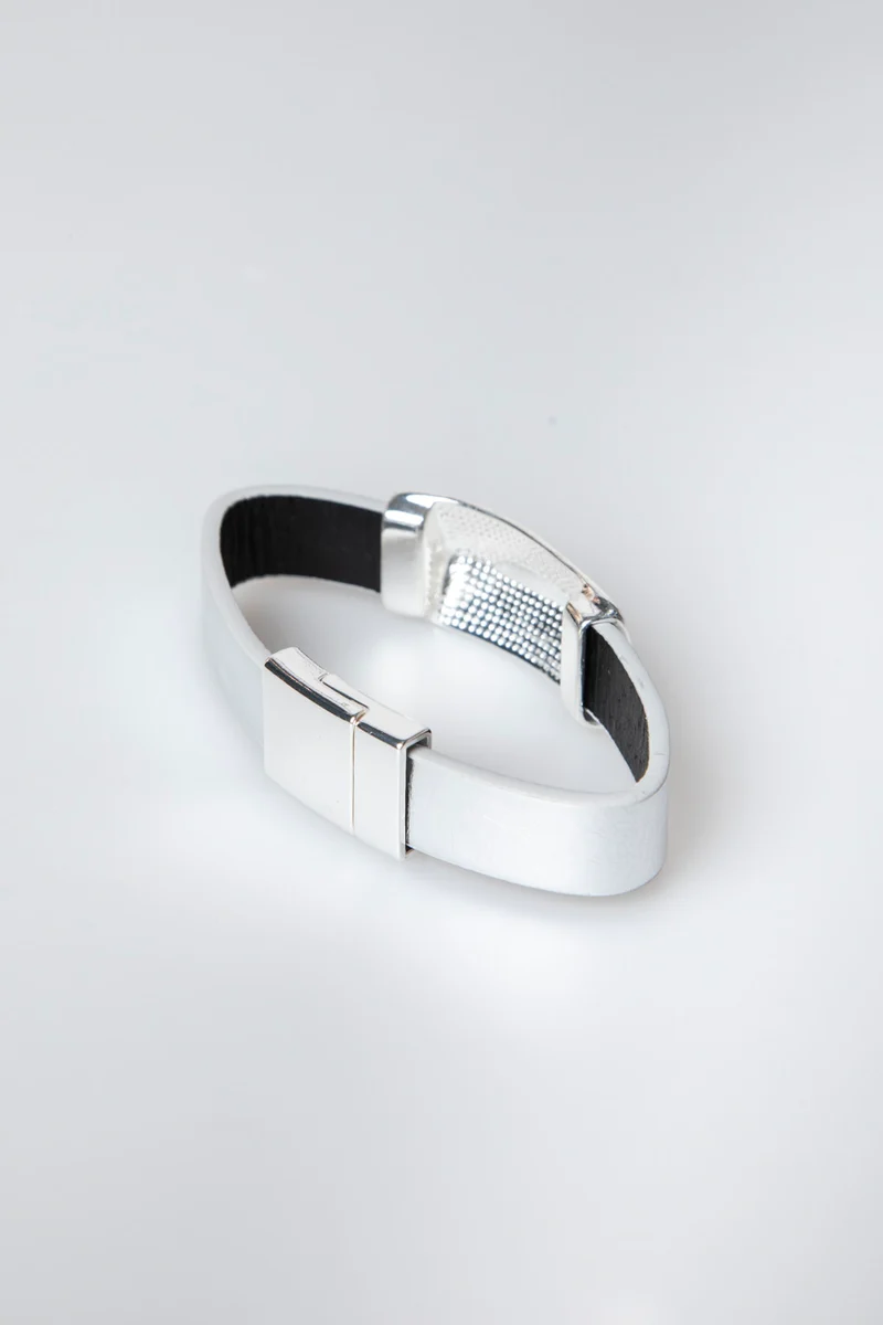 Bracciale in similpelle con decorazione