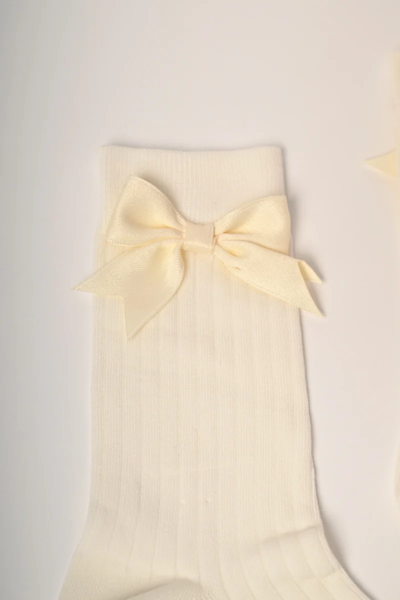 Set da due paia di calzini con fiocchetti