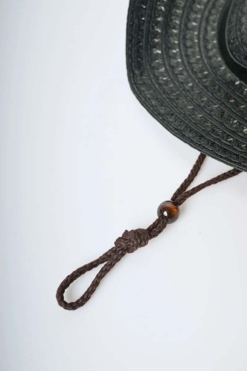 Cappello in paglia con cinturino