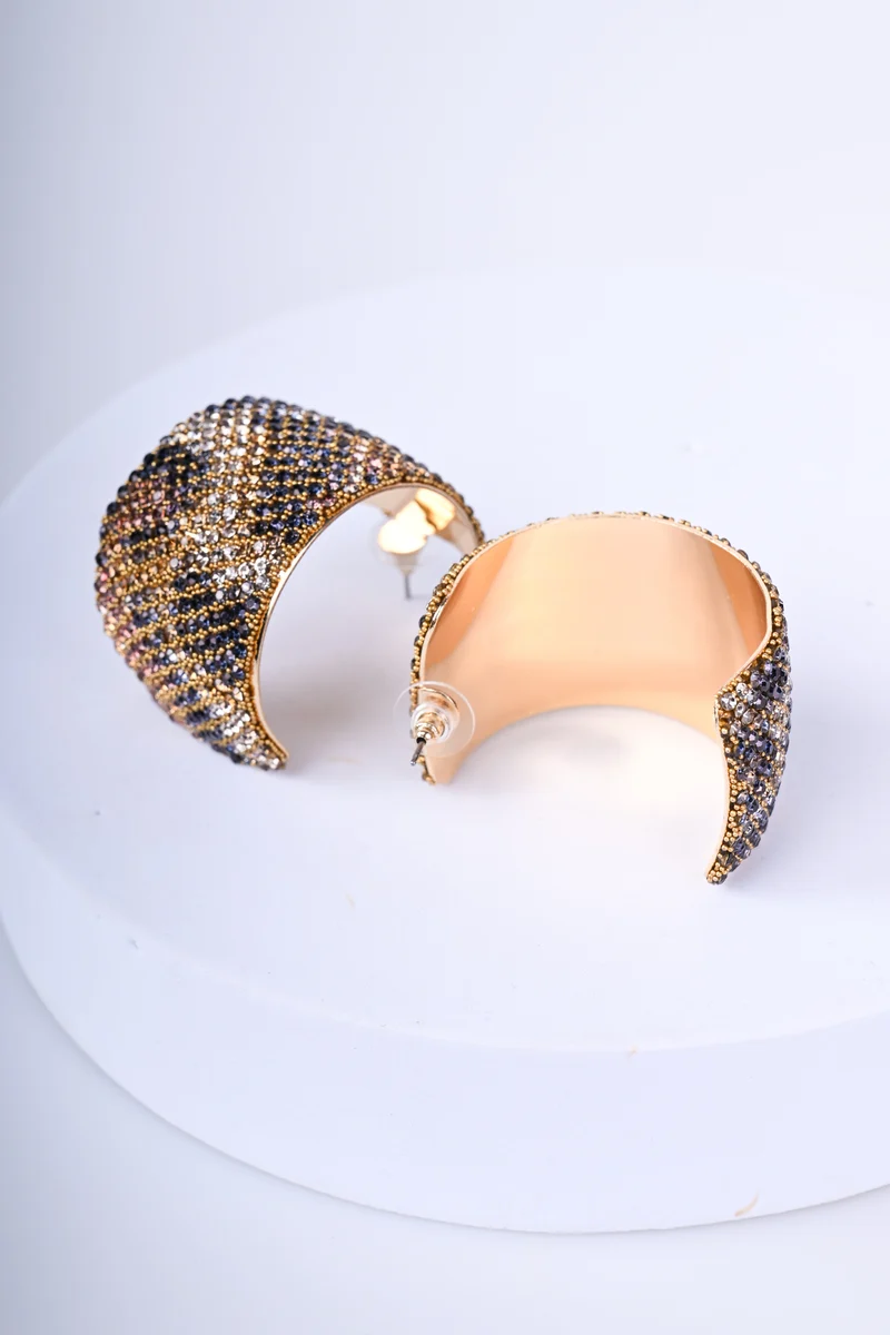 Orecchini con strass animalier