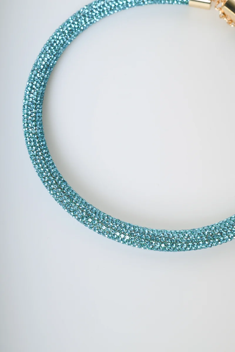 Collana rigida con strass