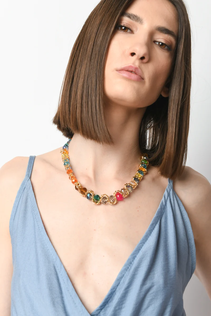 Collana con pietre colorate