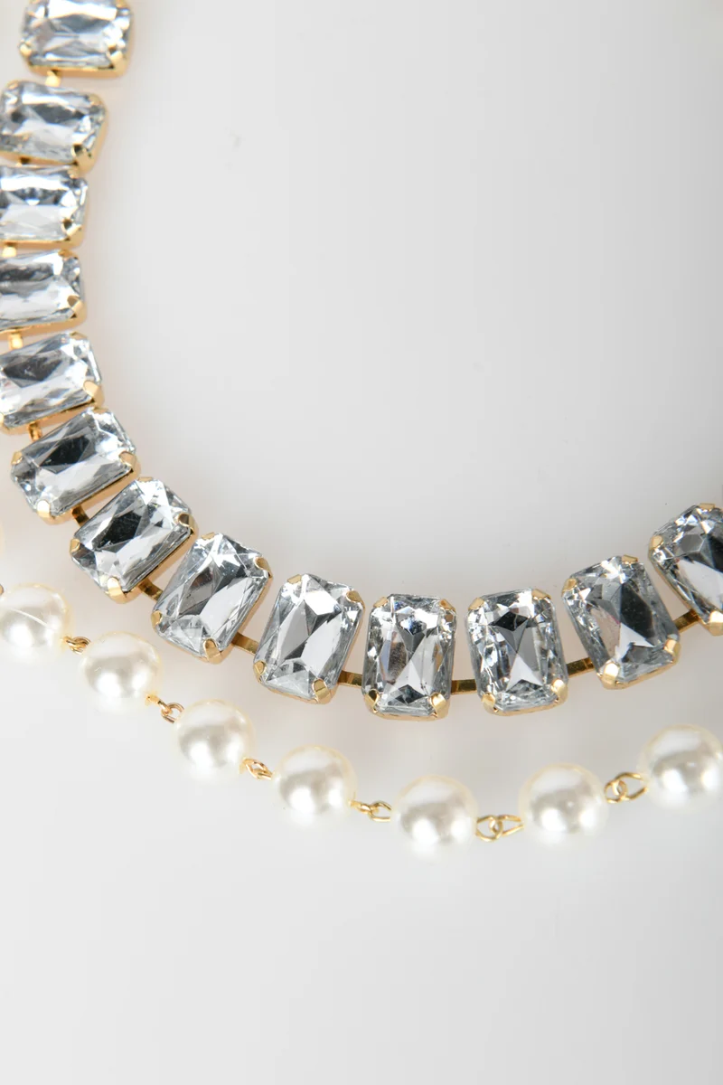 Collana con perle e cristalli
