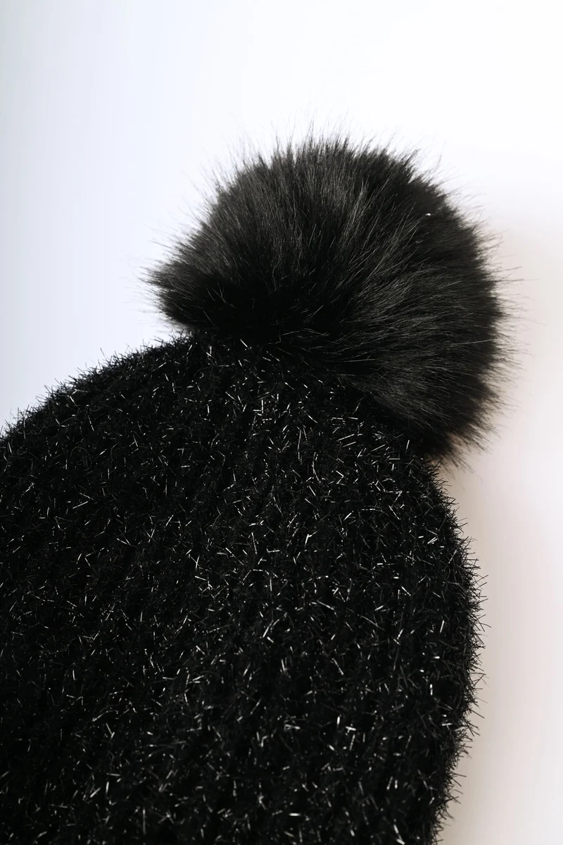 Berretto in maglia brillante con pompon