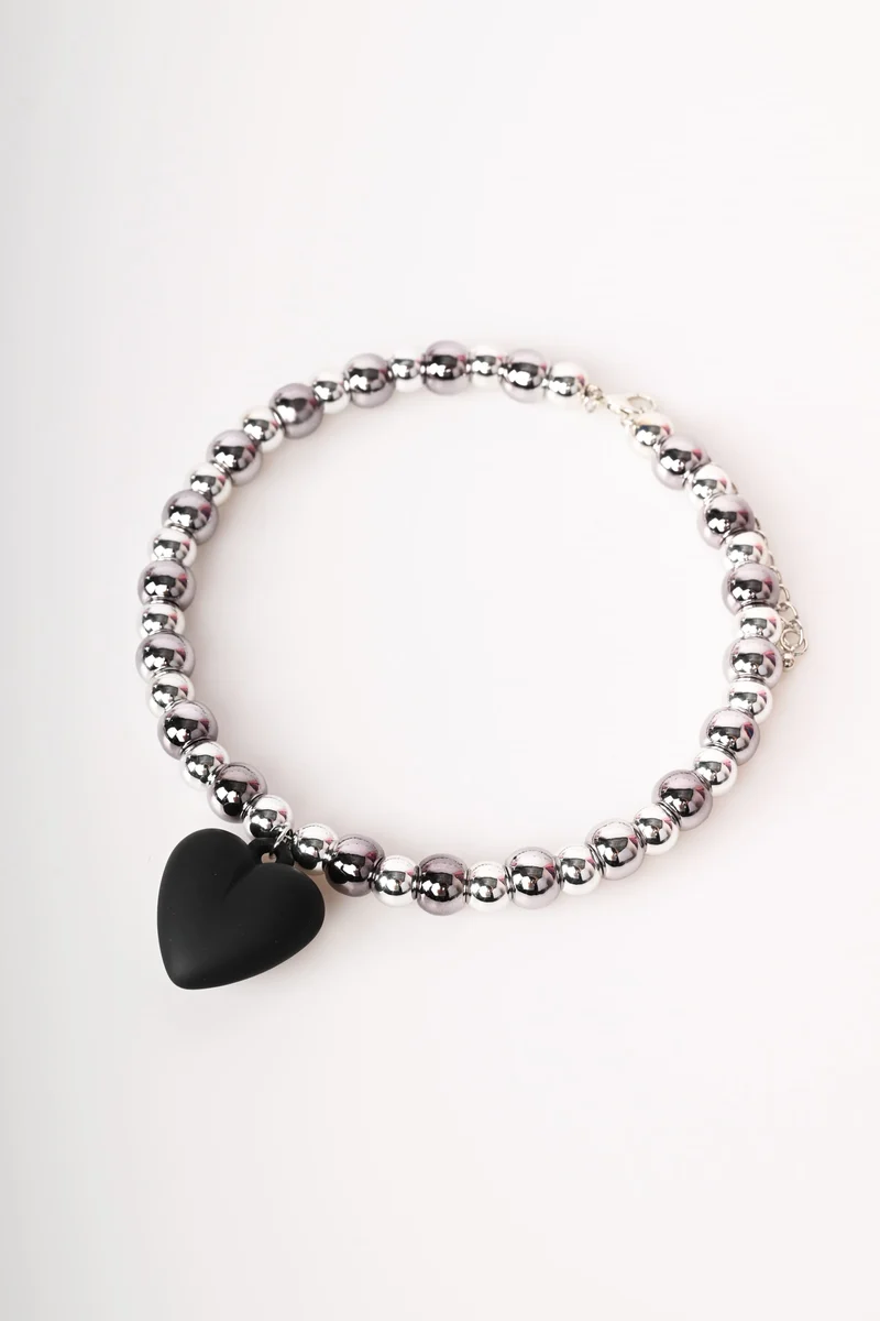 Collana con sfere e cuore