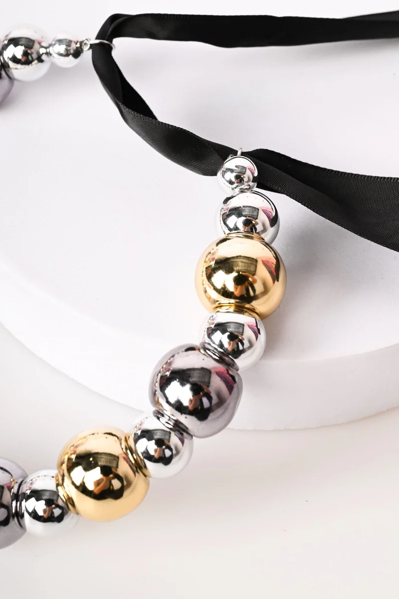 Chocker con sfere e nastrino