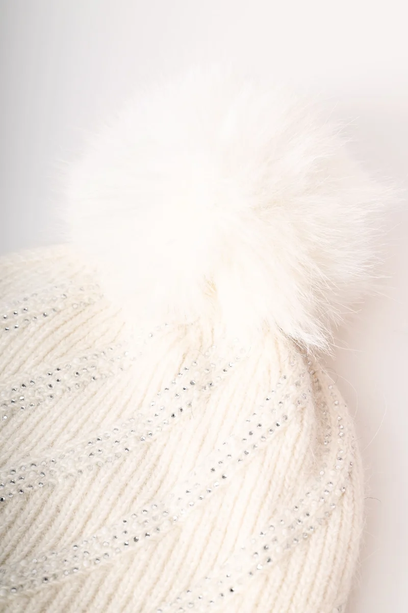 Berretto con pompon e strass