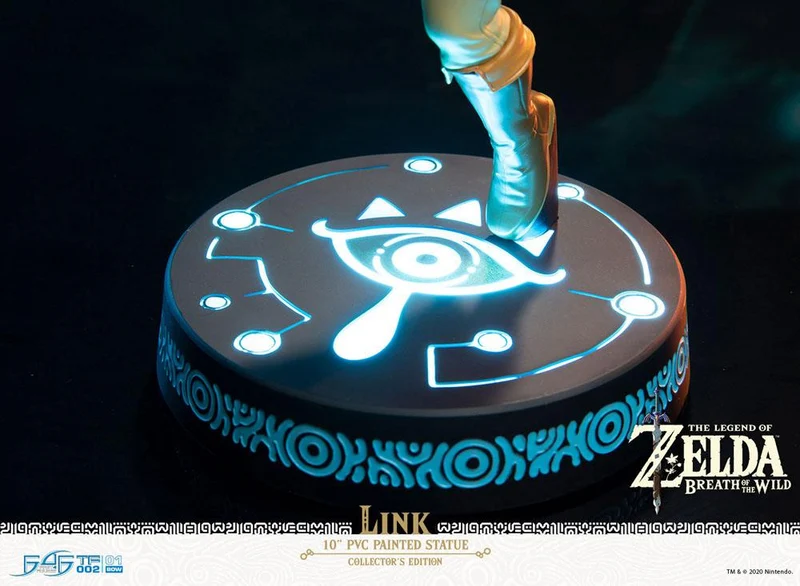 The Legend of Zelda Breath of the Wild Link Collector's Edition FIGURE